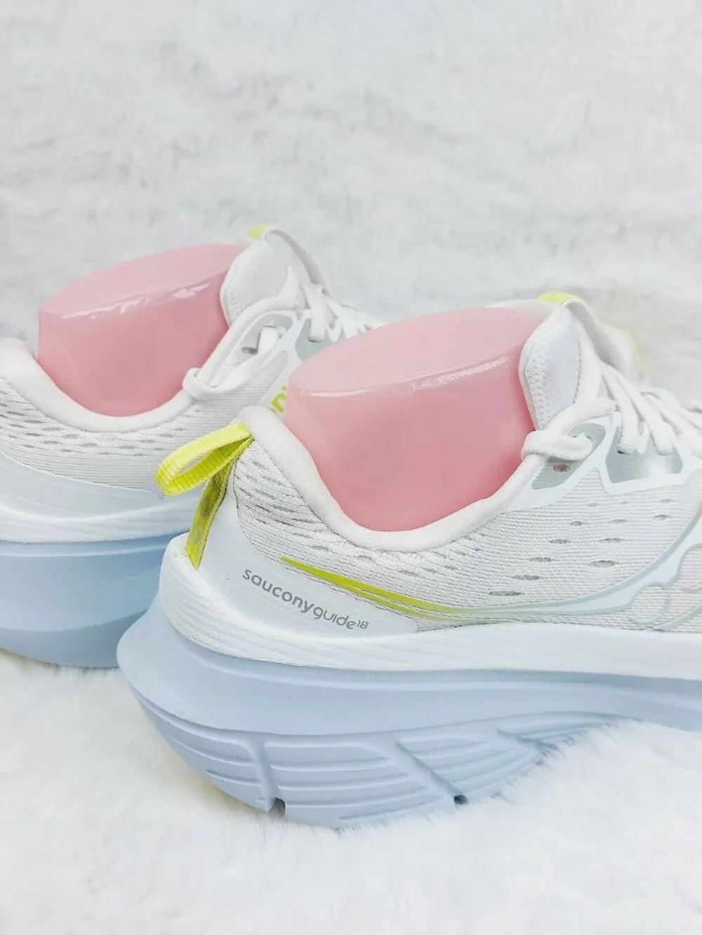 Saucony Guide 18 Women's White-Ice Melt Lace-Up Low Top Running Shoes Size 10